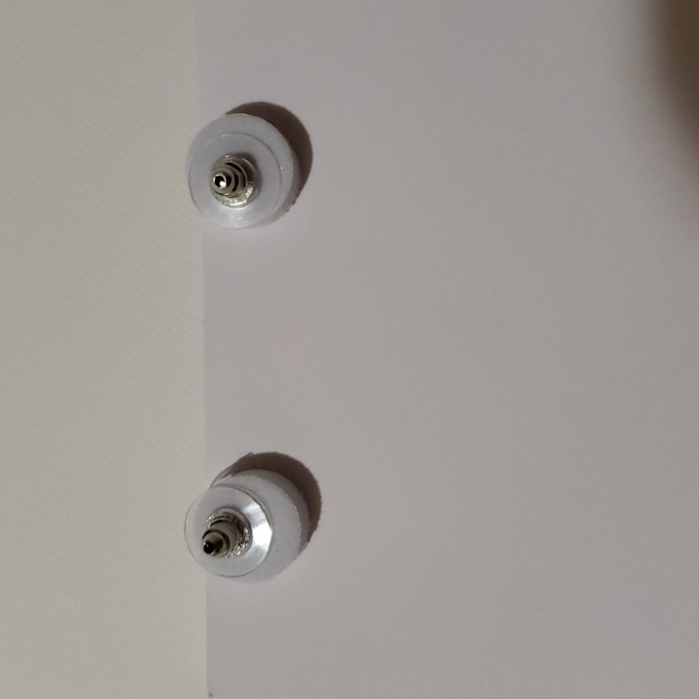 Black stone, glimmering earrings from Rachel Zoe subscription box, Curateur. - Picture 3 of 4